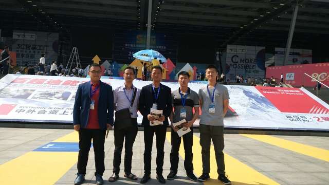 xingkong星空研发展会合影